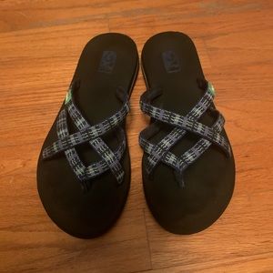 Teva Olowahu Sandals Size 7